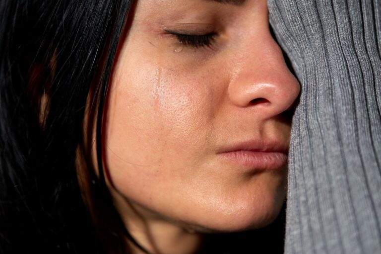 Folyton sírok szex után close up of unhappy crying woman
